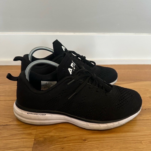 APL Athletic Propulsion Labs Techloom Pro Black/ White Woman’s Size 10.5 - Picture 2 of 7